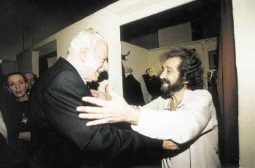 Με τον Χαρίλαο Φλωράκη, μετά την παράσταση «Ο βασιλιάς Ληρ» (17/12/1999)