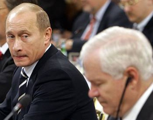 Στη διάσκεψη ασφάλειας ο Ρώσος Πρόεδρος δίπλα στον υπουργό Αμυνας των ΗΠΑ Ρόμπερτ Γκέιτς