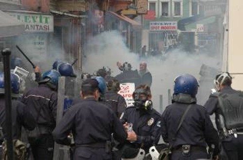 Από την περσινή επίθεση των δυνάμεων καταστολής σε βάρος των διαδηλωτών της Πρωτομαγιάς