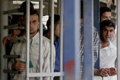 Σε μεγάλες και μικρότερες φυλακές έχουν κατακερματιστεί τα παλαιστινιακά εδάφη από τις ισραηλινές κατοχικές δυνάμεις