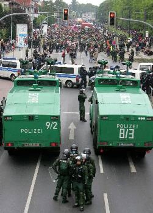 Το σκηνικό της αστυνομοκρατίας έχει στηθεί, ήδη, στη Γερμανία