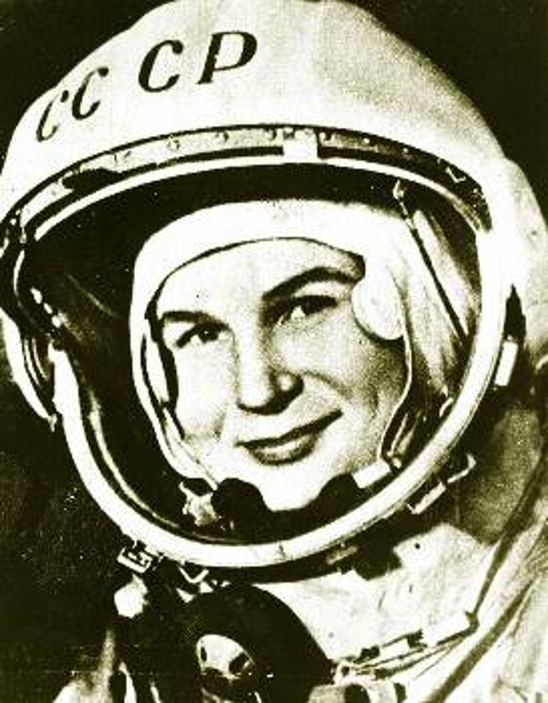 Στις 16 Ιούνη 1963, η Βαλεντίνα Βλαντιμίροβα Τερέσκοβα έγινε η πρώτη γυναίκα που ταξίδεψε στο Διάστημα, με το «Βοστόκ 6»