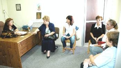 Από πρόσφατη περιοδεία βουλευτή του ΚΚΕ σε παιδικό σταθμό στο Κερατσίνι