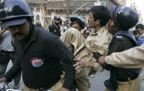 Το πογκρόμ αντιφρονούντων στο Πακιστάν συνεχίζεται