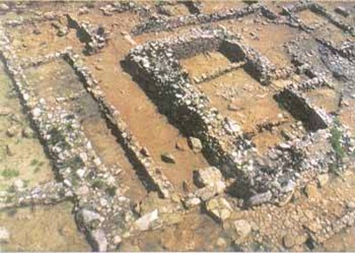 Λείψανα αρχαίας οικίας από τις ανασκαφές στην Εγνατία (2001)