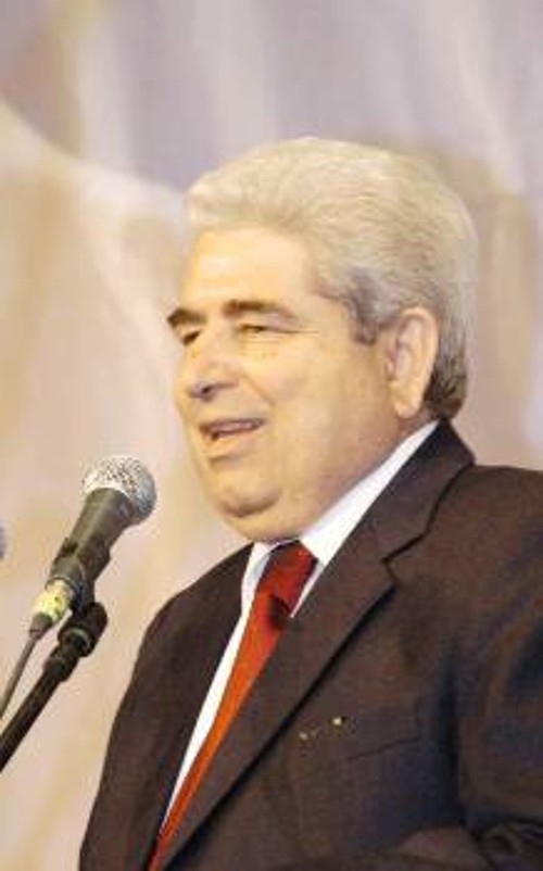 Ο ΓΓ του ΑΚΕΛ, Δημήτρης Χριστόφιας, που αναδείχτηκε υποψήφιος από το 93% των μελών του Κόμματος. Ενας άνθρωπος με ιστορία στους αγώνες του κυπριακού λαού, τόσο τους κοινωνικούς, εργατικούς, όσο και τους εθνικούς