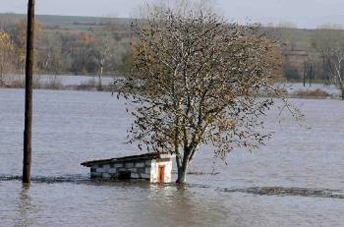 Οι πλημμύρες στον Εβρο επαναλαμβάνονται σχεδόν κάθε χρόνο. Οι κυβερνήσεις δεν έχουν υλοποιήσει επί της ουσίας κανένα έργο αντιπλημμυρικής προστασίας