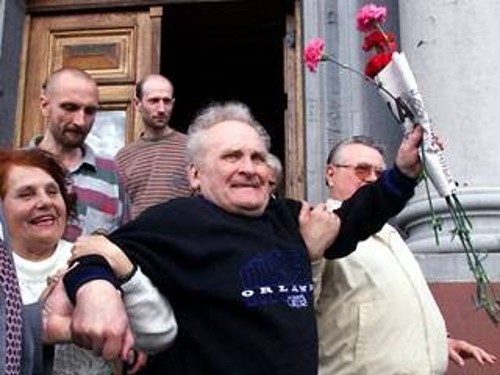Ο Βασίλι Κόνονοφ τη στιγμή της απελευθέρωσής του