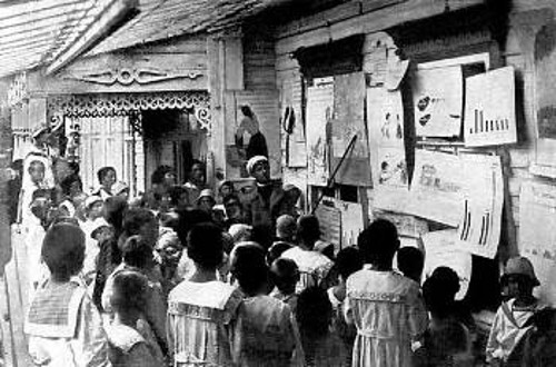 Υπαίθριο, μετακινούμενο σχολείο για τα παιδιά των αγροτών, τη δεκαετία του 1920