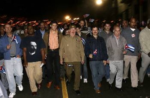 Σύσσωμος ο κουβανικός λαός, με επικεφαλής τον Ραούλ Κάστρο, τίμησε τον εθνικό ήρωα Χοσέ Μαρτί