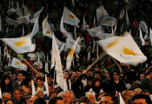 Από το συλλαλητήριο νίκης που πραγματοποίησε το ΑΚΕΛ την Πέμπτη στο στάδιο «Σπύρος Κυπριανού» στη Λεμεσό