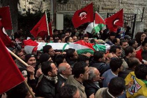 Οι χτεσινές κηδείες των Παλαιστινίων στη Γάζα έγιναν μαχητικές διαδηλώσεις