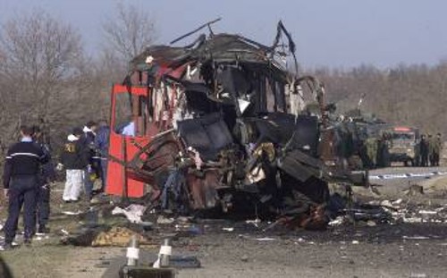 Βομβαρδισμός από το ΝΑΤΟ λεωφορείου που μετέφερε Σέρβους πρόσφυγες