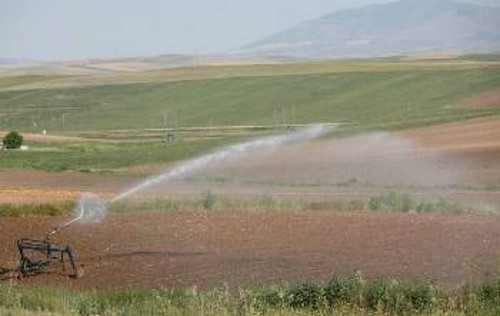 Το ΚΚΕ έχει προτάσεις για τη διαχείριση των υδάτινων πόρων ώστε να αξιοποιηθούν τα παραγωγικά πλεονεκτήματα της χώρας και να αναπτυχθεί προς όφελος του λαού η αγροτική οικονομία