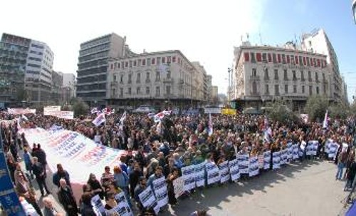 Στις 19 Μάρτη 2008, χιλιάδες απεργοί σε όλη τη χώρα, μαζί με το ΠΑΜΕ, στέλνουν το δικό τους μήνυμα. Η μεγαλειώδης κινητοποίηση έγινε μια μέρα πριν την ψήφιση των άρθρων του αντιασφαλιστικού νομοσχεδίου Πετραλιά