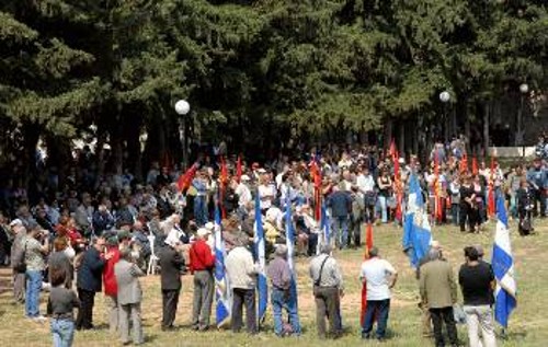 Αποψη από την εκδήλωση στον τόπο της θυσίας των 200 ηρώων κομμουνιστών στο Σκοπευτήριο της Καισαριανής