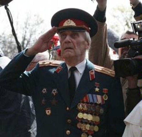 Ο Σοβιετικός ήρωας που σύρθηκε σε δίκη, Αρνολντ Μέρι, σε φωτογραφία του 2008