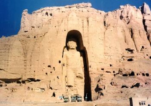 Το άγαλμα του Βούδα πριν τη διάλυσή του από τους Ταλιμπάν
