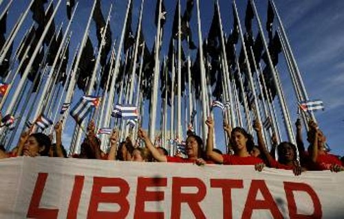 Εθνικοί ήρωες έχουν ανακηρυχθεί στην Κούβα οι «5»