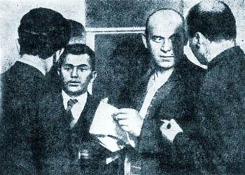 Ο Ε. Τέλμαν με αντιπροσώπους του 6ου Συνεδρίου της Κομμουνιστικής Διεθνούς (1928)