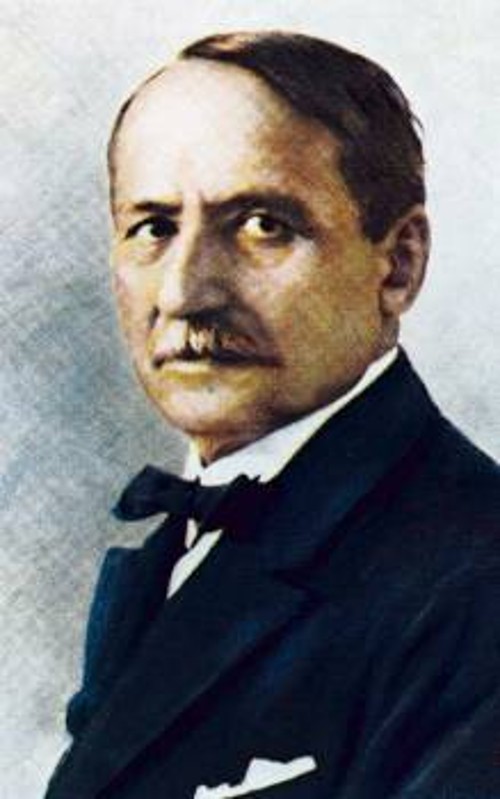 Ο Ρήγας Γκόλφης, λογοτεχνικό ψευδώνυμο του συμβολαιογράφου Δημήτρη Δημητριάδη. Γεννήθηκε στο Μεσολόγγι το 1886 και πέθανε το 1958