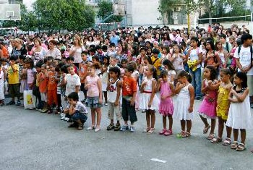 Σχολεία πολλών εκατοντάδων μαθητών ετοιμάζει το υπουργείο Παιδείας