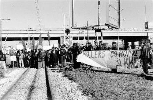 Μπλόκο σε τρένο που μεταφέρει πολεμικό υλικό από τη Θεσσαλονίκη στη Γιουγκοσλαβία