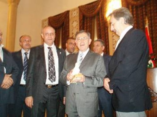 Με τον πρωθυπουργό του Λιβάνου Φουαέντ Σινιόρα