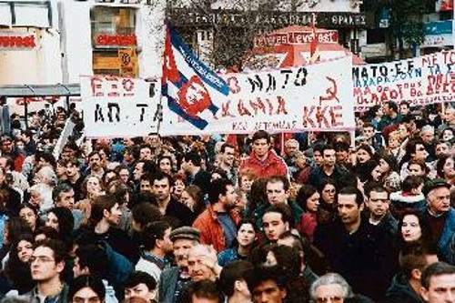 1999: Μεγάλη αντιΝΑΤΟική διαδήλωση του ΚΚΕ ενάντια στους βομβαρδισμούς της Γιουγκοσλαβίας