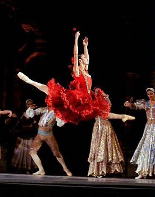 Το Εθνικό Μπαλέτο της Κούβας στην παράσταση «Δον Κιχώτης» (στην επάνω φωτογραφία η Anette Delgado)