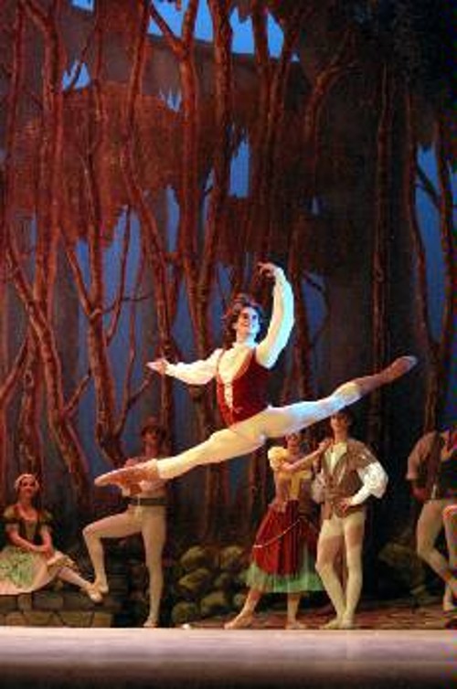 «Ζιζέλ» από το Εθνικό Μπαλέτο Κούβας (στην επάνω φωτογραφία ο Joel Carreno)