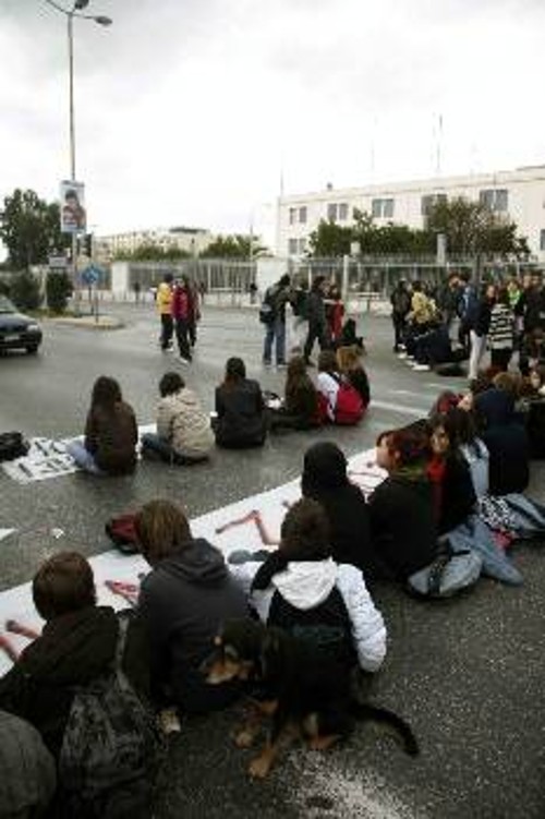 Καθιστική διαμαρτυρία στη Μεσογείων