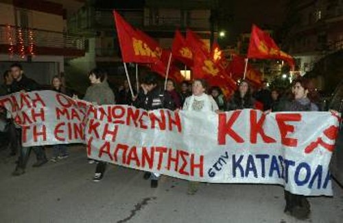 Αμεση ήταν η απάντηση των κομμουνιστών με συγκέντρωση και πορεία που διοργάνωσαν στον Αγιο Παύλο Θεσσαλονίκης, ενάντια στις επιθέσεις κατά των γραφείων του ΚΚΕ