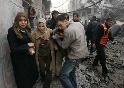 Ανεβαίνει ο αριθμός των νεκρών και των τραυματιών από τους βομβαρδισμούς στην πόλη της Γάζας