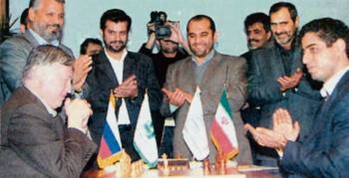 Αναγνώριση και θαυμασμό για τον Ανατόλι Κάρποβ, από τους Ιρανούς Γκραντ - Μάστερς. Τον παγκόσμιο πρωταθλητή και ισχυρό αγωνιστή, τόσο στην αθλητική όσο και στην πολιτική σκακιέρα της ζωής!