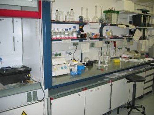 Σύγχρονο χημικό εργαστήριο