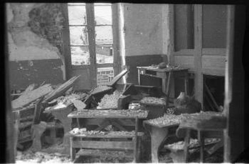 Κατεστραμμένο το σχολειό στον Αγιο Γερμανό από τις βόμβες του αστικού στρατού