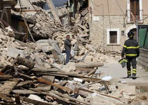 Οι τεράστιες καταστροφές από το σεισμό στην επαρχία Αμπρούτσο της Ιταλίας αναδεικνύουν την ανάγκη άλλου δρόμου ανάπτυξης για κάθε χώρα
