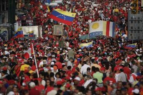 Στιγμιότυπο από τις πρόσφατες εκδηλώσεις στη Βενεζουέλα για το γιορτασμό της επετείου της λαϊκής νίκης πριν από 7 χρόνια
