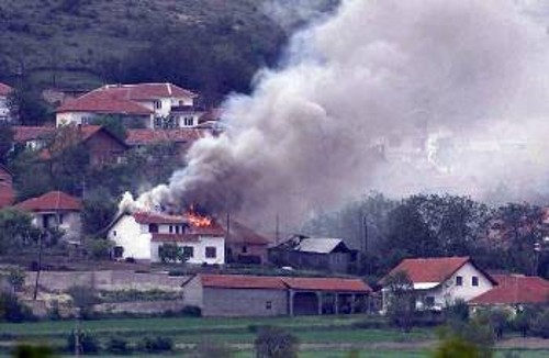Φωτιά από ένα σπίτι στην περιοχή του Κουμάνοβο