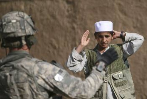 Ο ΝΑΤΟικός στρατός κατοχής στο Αφγανιστάν αποτελεί ένα αποκαλυπτικό δείγμα, για το τι πρόκειται να ακολουθήσει σε πολλές ακόμα χώρες, στο πλαίσιο του νέου στρατηγικού δόγματος του ΝΑΤΟ
