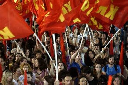 «Πρωταγωνίστησε» η νεολαία στην κεντρική προεκλογική συγκέντρωση του ΚΚΕ