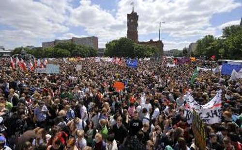 Μεγάλη νεολαιίστικη διαδήλωση την περασμένη Τετάρτη στο Βερολίνο