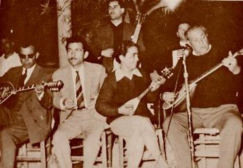 Κερομύτης, Μαγνίσαλης, Μπέλου, Μάρκος, Σαμιώτης (όρθιος) στη Ν. Φιλεδέλφεια αρχές του '50