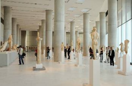 Αποψη από το εσωτερικό του νέου Μουσείου της Ακρόπολης