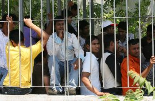 Το δράμα των μεταναστών δεν έχει τέλος. Η Γραμματεία Θεσσαλονίκης της Δημοκρατικής Συσπείρωσης καταγγέλλει ότι φυλακίζονται ή απελαύνονται μετανάστες που αιτούνται άσυλο