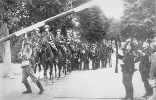 Τα ναζιστικά στρατεύματα εισβάλλουν στην Πολωνία