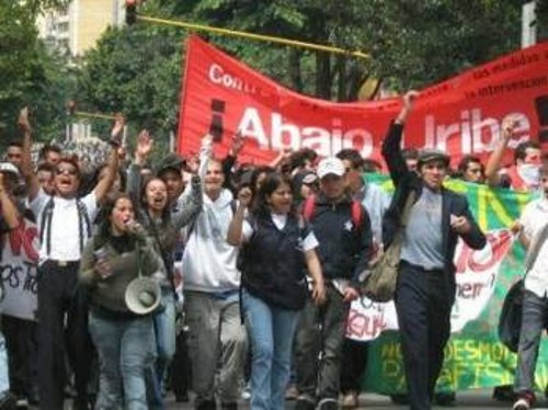 Από διαδήλωση ενάντια στον Ουρίμπε και στα σχέδιά του στην Αργεντινή
