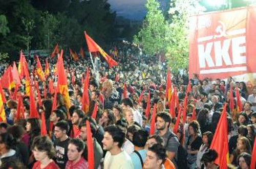 Με αποφασιστικότητα και αισιοδοξία, χιλιάδες κομμουνιστές και κομμουνίστριες σε όλη τη χώρα δίνουν τη μάχη για να μη χαθεί στις 4 του Οκτώβρη καμιά κόκκινη ψήφος