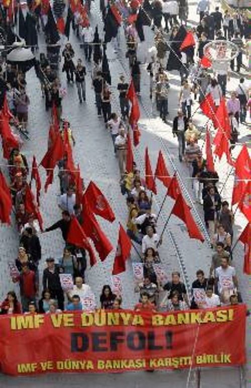 Από τις χτεσινές διαδηλώσεις στην Τουρκία ενάντια στους ιμπεριαλιστικούς μηχανισμούς ΔΝΤ και Παγκόσμια Τράπεζα